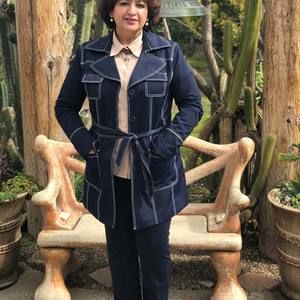 Meet your Posher, Leticia